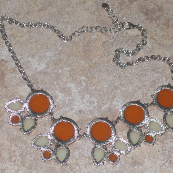 Stunning luxury vintage necklace, orange & off white. - Picture 3 of 3